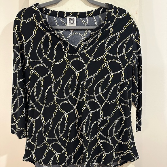 Anne Klein Black Top with Chain Pattern - Picture 2 of 3
